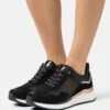 Marco Tozzi Sneakers BasseBlack Donna Sneakers M3111A1M8-Q11 -Vendite Scarpe Donna 0193d26ed97247b6bac91bef5e600023
