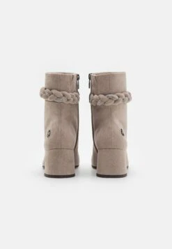 Marco Tozzi By Guido Maria KretschmerStivalettiTaupe Donna Stivaletti M3111N12M-B11 -Vendite Scarpe Donna 3611f3bb52934cd5a2df93daaf71a527