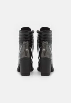 Marco Tozzi Stivaletti Con PlateauPewter Donna Stivaletti M3111N12N-C11 -Vendite Scarpe Donna 7b26183f4abd4131a53af93a723bf7f9