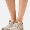 Marco Tozzi Sneakers BasseEcru Comb. Donna Sneakers M3111A1FW-B11 -Vendite Scarpe Donna 8415b6c495e94b56a07b94b6d7e4d9bd