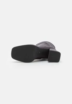 Marco Tozzi Stivaletti Con TaccoPurple Donna Stivali M3111N11T-I11 12 Marco Tozzi Stivaletti Con TaccoPurple Donna Stivali M3111N11T-I11 -Vendite Scarpe Donna 94448e59e0624bd684bb61e0033e2a25