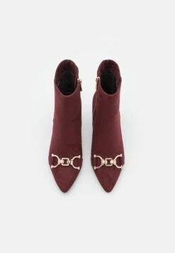 Marco Tozzi StivalettiBordeaux Donna Stivaletti M3111N10T-G11 -Vendite Scarpe Donna 94b96d96a11f408cad99a24b582dd24e