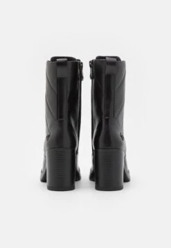 Marco Tozzi Stivaletti StringatiBlack Donna Stivaletti M3111N12U-Q11 -Vendite Scarpe Donna d361acfdf1ca48a8aa6d563d5a24d0c0