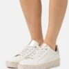Marco Tozzi Sneakers BasseCream Donna Sneakers M3111A1OS-A11 -Vendite Scarpe Donna d8a2b4ea845a4201a02b562bd94becd9